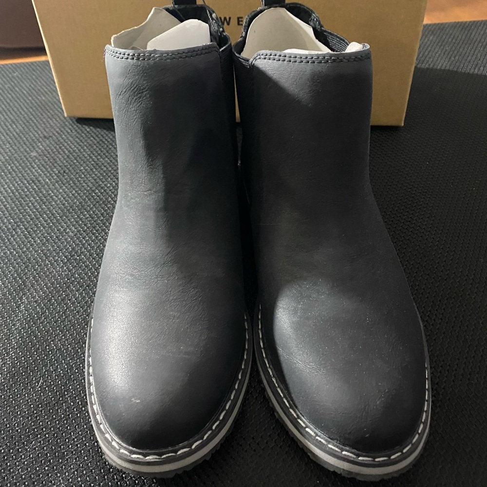 🚨Crevo boys boots size 2